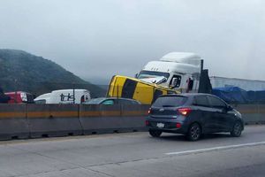 Carambola en la México-Querétaro provoca cierre a la circulación