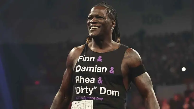 R-Truth, luchador de WWE, revela que pensaron en amputarle la pierna por grave lesión