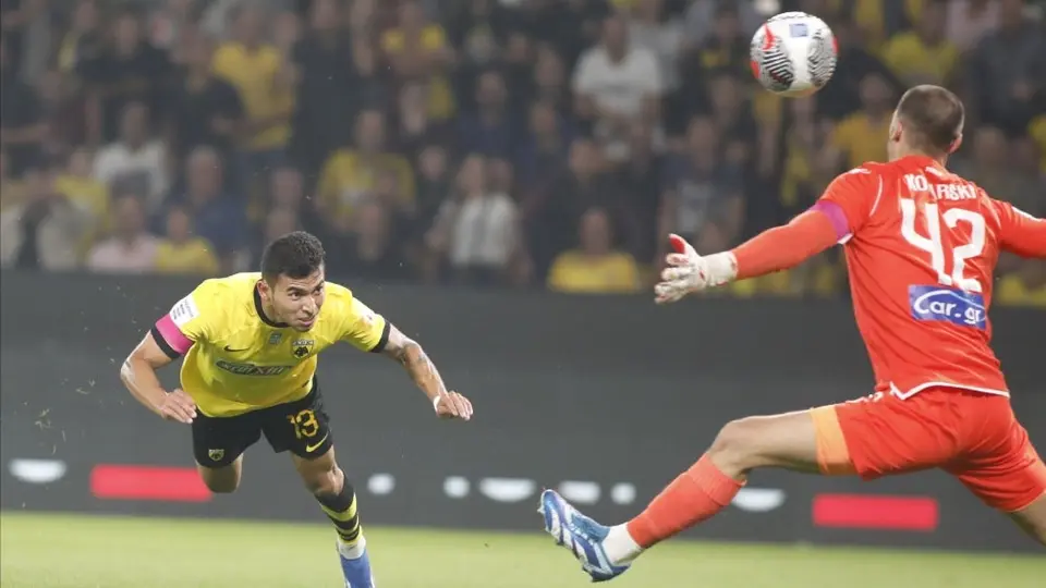 Orbelín Pineda, reconocido como Mejor Extranjero en la Superliga griega
