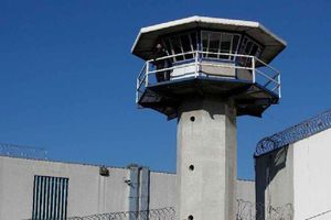 Intento de fuga en Santa Martha Acatitla: Mujer disfrazada de hombre detenida con cómplices