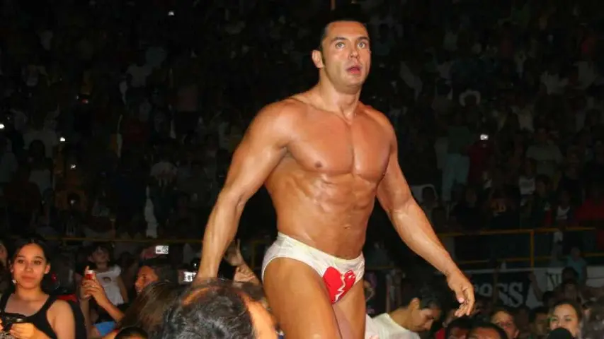 Latin Lover recordó algunas dificultades que pasó cuando era luchador. | ARCHIVO RÉCORD