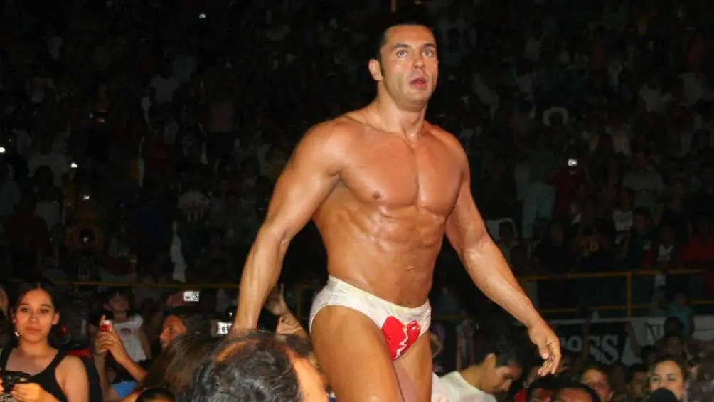 Latin Lover recordó algunas dificultades que pasó cuando era luchador. | ARCHIVO RÉCORD