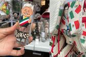 'Pejelandia', donde venden todo con la imagen de AMLO, presidente de México