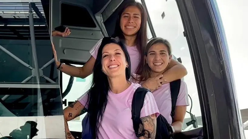 ¿Viene el debut? Jenni Hermoso viajó con Tigres a Ciudad de México