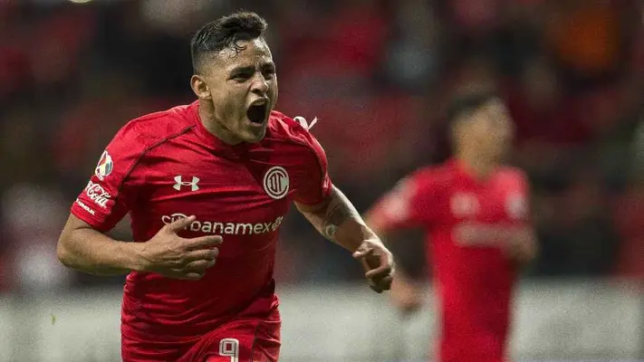 Alexis Vega se baja sueldo por ir a Toluca
