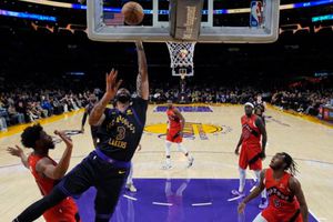 LeBron James y Anthony Davis comandan vibrante victoria de Lakers ante Raptors
