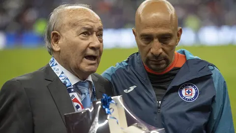 Guillermo Álvarez reaparece en redes y aclara que Cruz Azul nunca vendió Finales