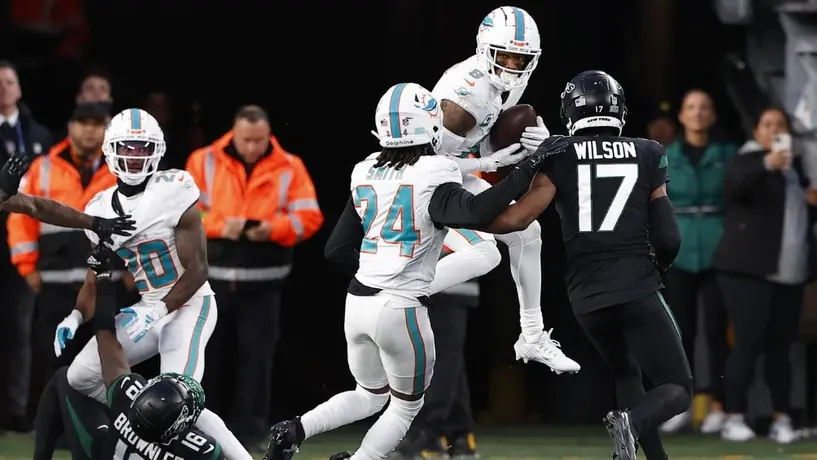 Jugada de 99 yardas de los Dolphins le cuesta millones a marca de televisiones en el Black Friday