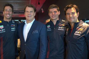 ¿Checo Pérez se queda en Red Bull? Ford, al 'acecho' del piloto mexicano