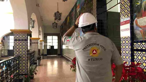 Fachada desprendida en una casona; así se vivió el sismo en Puebla
