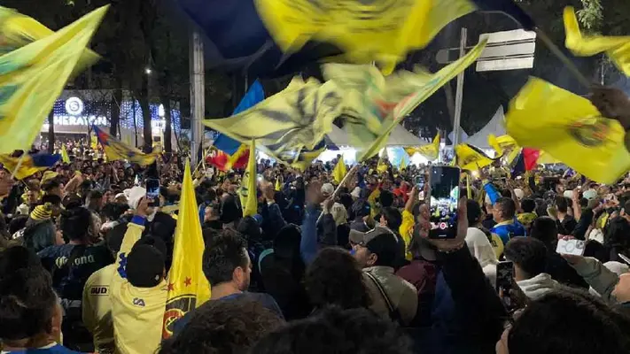 Fuerte accidente de tránsito durante el festejo de América en el Ángel de Independencia