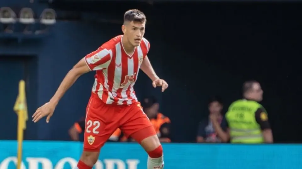 César Montes, ¿solución del Almería para salir del fondo en LaLiga?