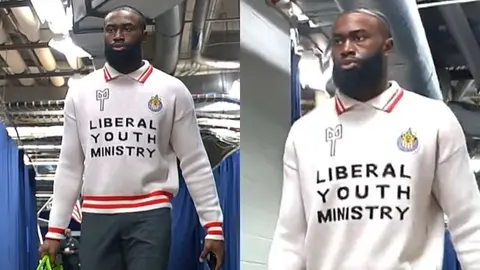 ¡Qué elegancia! Jaylen Brown, estrella de los Celtics, 'presume' suéter con escudo de Chivas