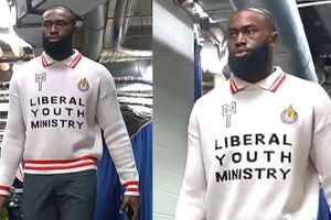 ¡Qué elegancia! Jaylen Brown, estrella de los Celtics, 'presume' suéter con escudo de Chivas