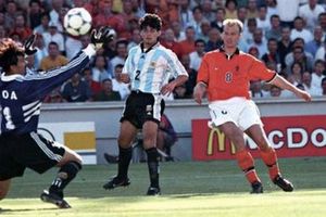 Dennis Bergkamp será homenajeado en un billete de ocho euros
