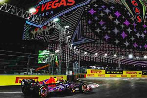 ¡Un pequeño lujo! La chamarra que Checo Pérez usó en el GP de Las Vegas vale miles de dólares