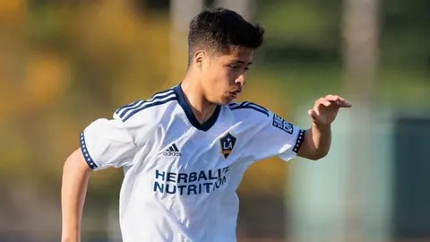 Manchester City adquiere al juvenil mexicano Alex Alcalá