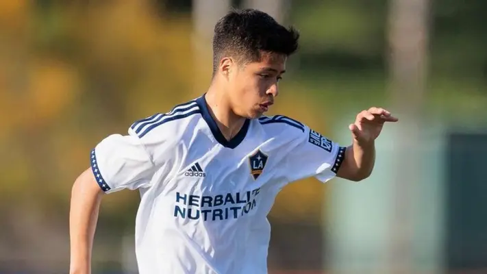 Manchester City adquiere al juvenil mexicano Alex Alcalá