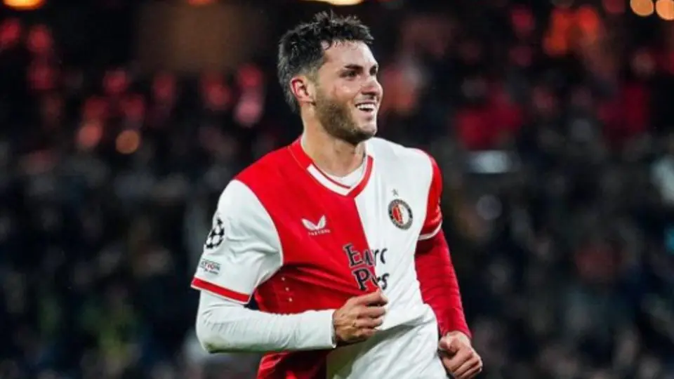 DT de Feyenoord destaca personalidad de Santi Giménez: 'Nunca pierde la confianza'