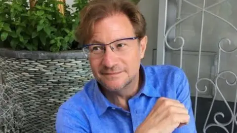 Andrés Roemer salió de la cárcel en Israel; entérate qué dijo