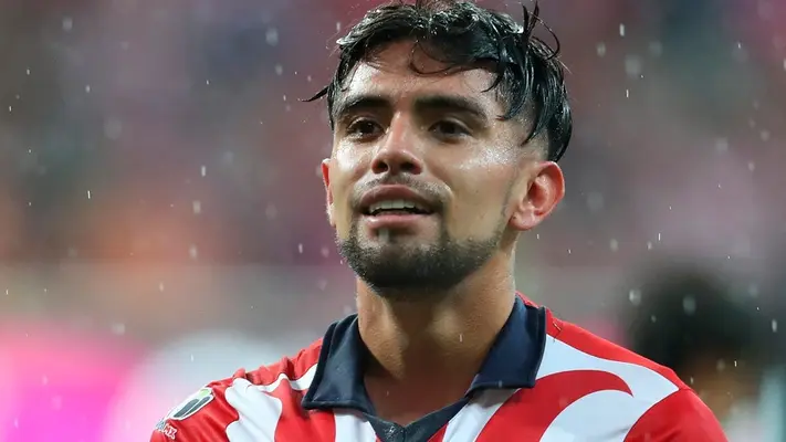 Chicharito Hernández portará jersey #14 en Chivas; Ricardo Marín le regresa el número