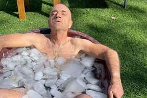 ‘Chelís’ presume en redes sociales su físico a los 64 años de edad