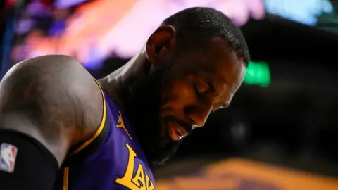 LeBron sobre la situación actual de los Lakers: 'Ahora mismo somos pésimos'