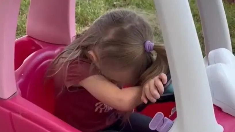 Pequeña aficionada se entera que Taylor Swift es novia de Travis Kelce y le rompen el corazón