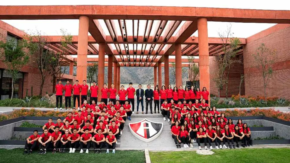 Atlas inauguró un espacio de gradas y canchas en la Academia AGA