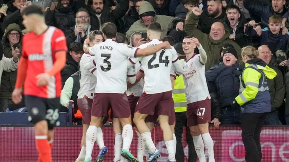 Remonta Manchester City al Luton Town y se mantiene 4to de la Premier League