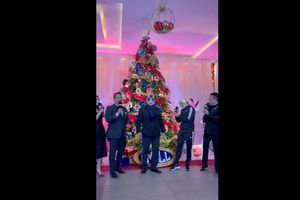 CMLL enciende su árbol de Navidad para celebrar las fiestas decembrinas