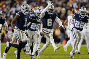 Cowboys aplasta a Commanders y asegura título de división con actuación estelar de Dak Prescott