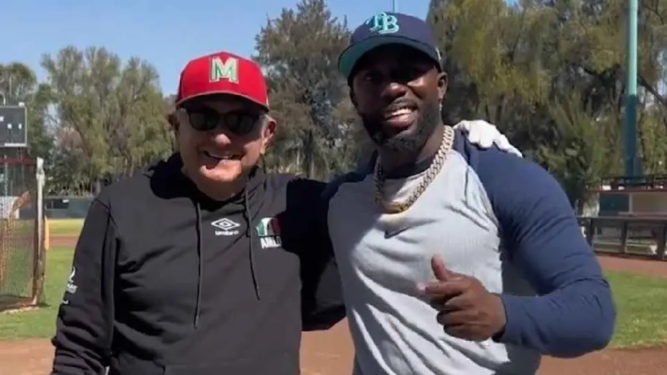 AMLO recibió a Randy Arozarena y terminaron jugando beisbol