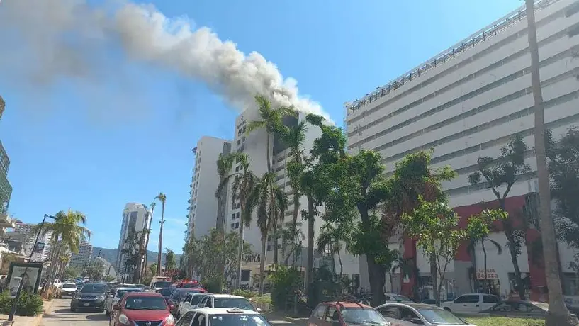 Incendio en el hotel Emporio de Acapulco causa alarma