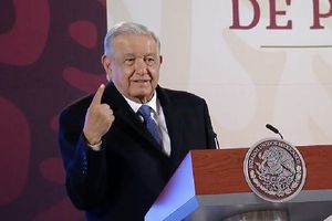 López Obrador niega que la CNDH vaya a desaparecer; va contra el IFT e INAI