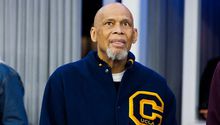 Kareem Abdul-Jabbar, en recuperación por una fractura de cadera