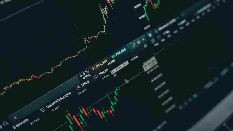 Bitcoin, XRP, Solana y Etherum sufren fuertes caídas: ¿Por qué cayó el Mercado de Criptomonedas?
