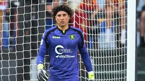 Guillermo Ochoa regresa a la convocatoria con Salernitana para el partido ante Juventus