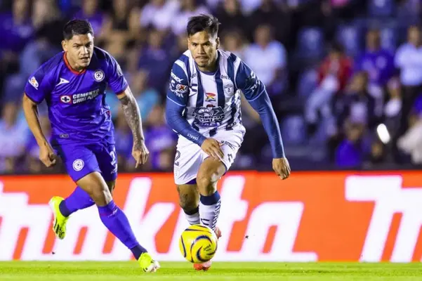 ¡La dejó ir! 'Toro' Fernández hizo el oso en su debut con Cruz Azul