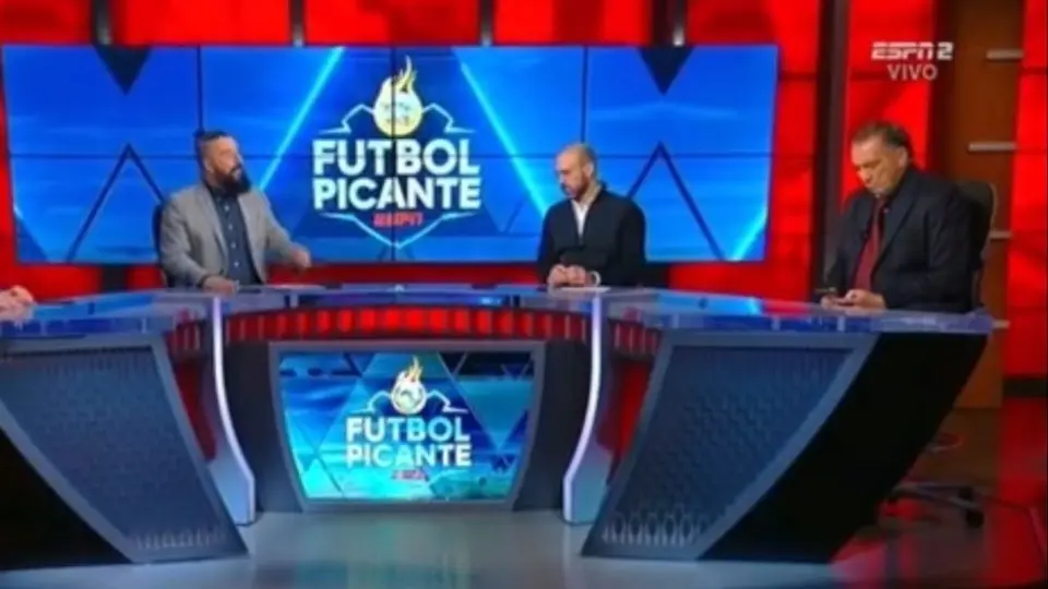 ¡'Atrapado'! Mario Carrillo es 'descubierto' en Futbol Picante, ¿usando Tinder?
