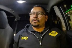 Matan a conductor de taxi por aplicación mientras transmitía en vivo por redes sociales