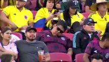 ¡Le ganó el sueño! Aficionado de México se queda dormido en el amistoso ante Colombia