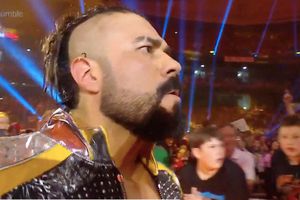 Andrade vuelve a WWE como luchador sorpresa en Royal Rumble