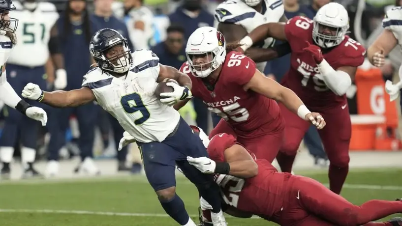 Seattle Seahawks remontan a Arizona pero quedan fuera de Playoffs