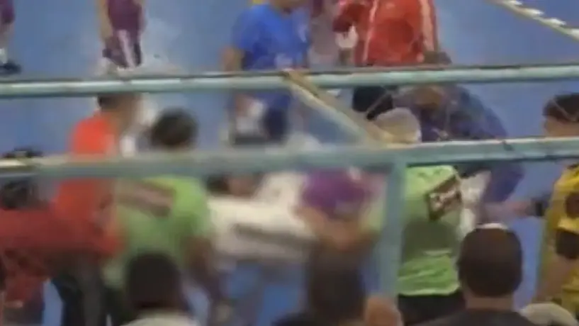 Jugador de futbol de sala pierde la vida tras desvanecerse en pleno juego