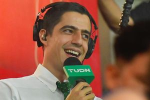 Andrés Vaca insulta a aficionado de Tigres 'por culpa' de Julián Quiñones