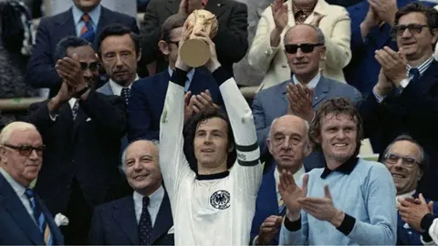 Franz Beckenbauer: Proponen cambiar el nombre del Allianz Arena por el de 'El Káiser'