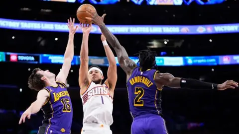 Beal y Booker comandan victoria de Phoenix Suns a Los Angeles Lakers