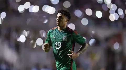 Cruz Azul intentará arreglar tema de reglamento en Jorge Sánchez; entorno empuja su llegada