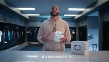Dak Prescott se burla de equipos de NFL y Ryan Reynolds en comercial de cáncer de colon
